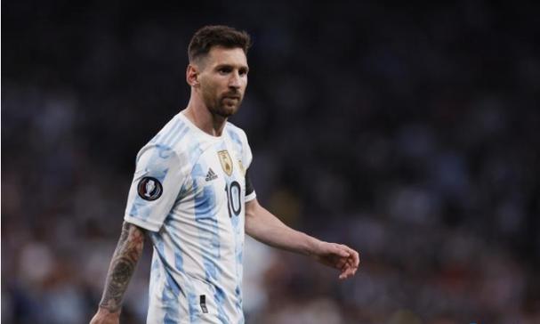 俄乌打了 2 年难分胜负，特朗普突然扔出 12 点和平计划！普京皱眉，泽连斯基硬刚